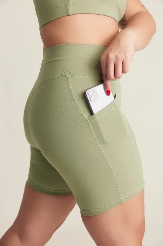 Pocket Shorts (Biker 6) in Matcha Latte